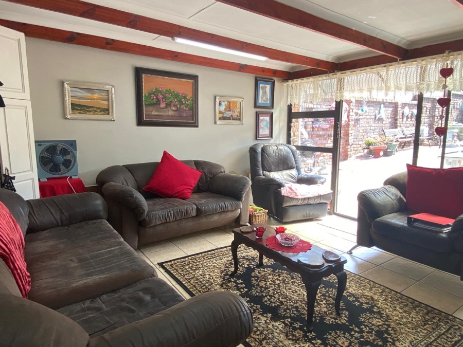 3 Bedroom Property for Sale in Deoville Park Western Cape